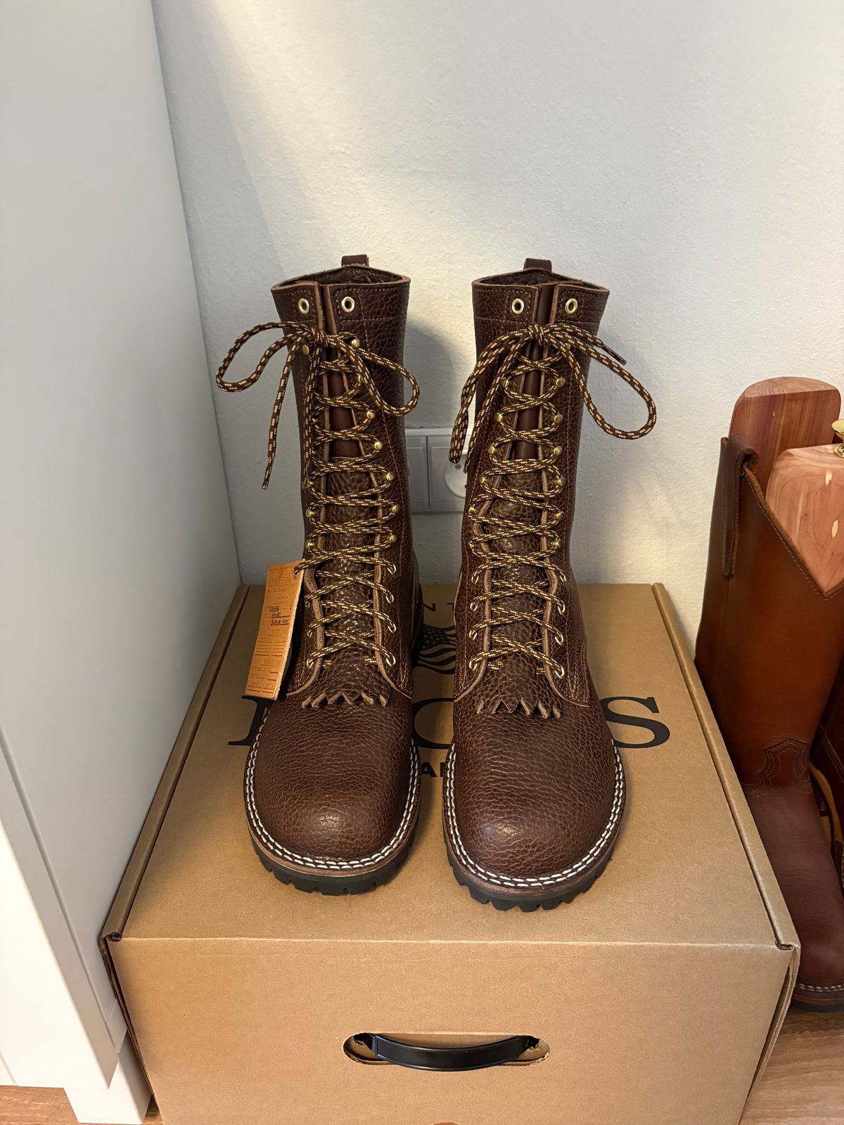 Photo by T_M_98 on May 7, 2025 of the Nicks Strider in Walnut Bullhide.