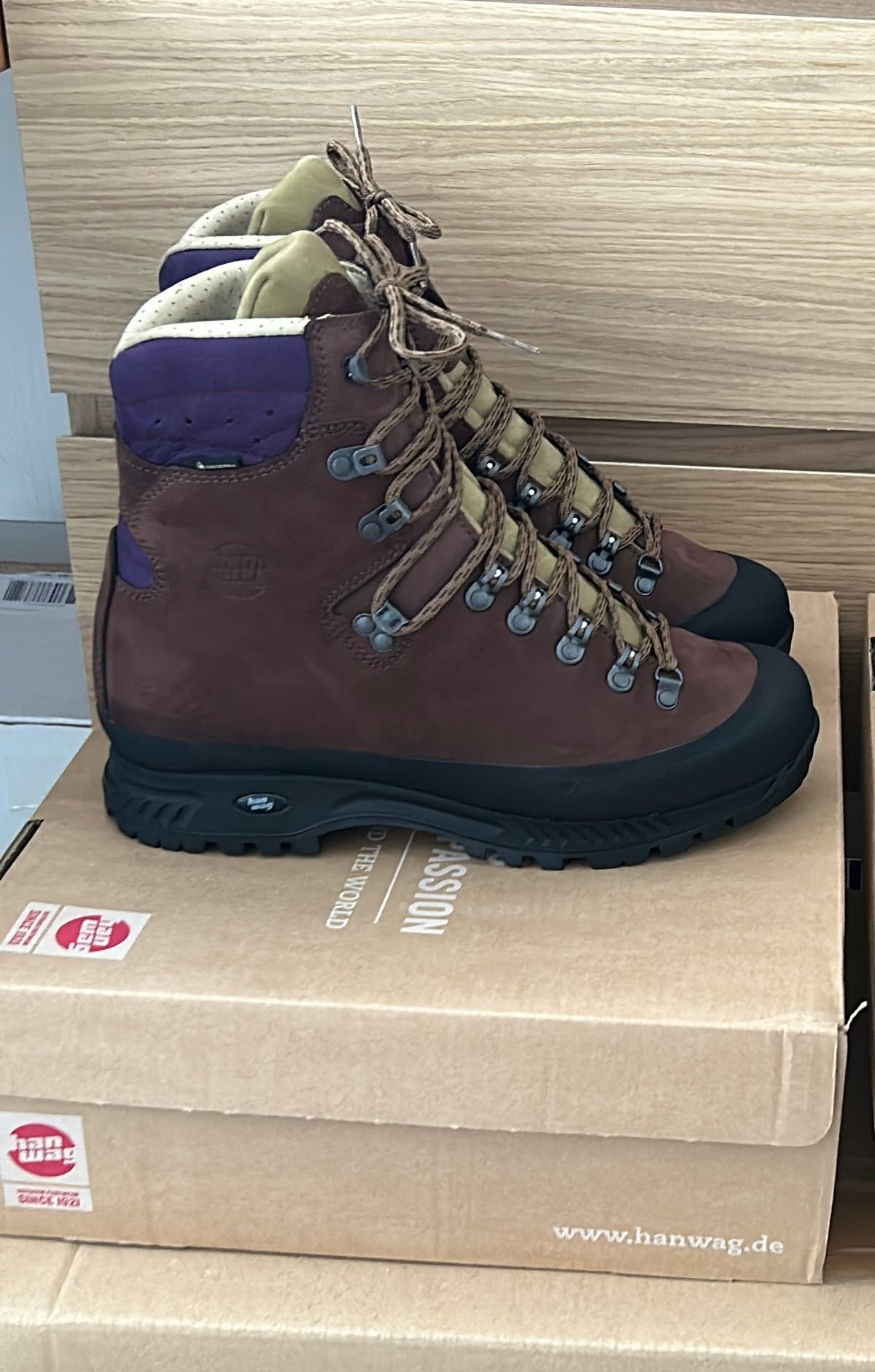 Photo by T_M_98 on July 26, 2024 of the HanWag Alaska XC GTX in Terracare Brown.