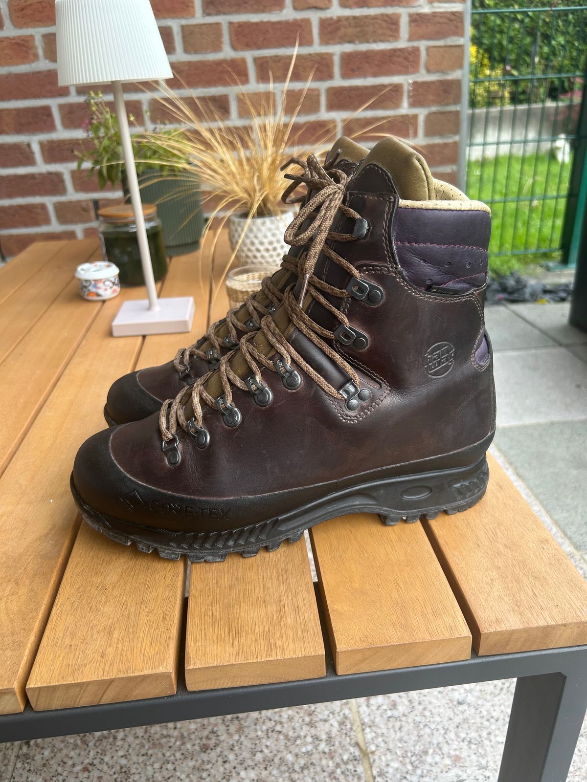 Photo by T_M_98 on October 7, 2024 of the HanWag Alaska XC GTX in Terracare Brown.