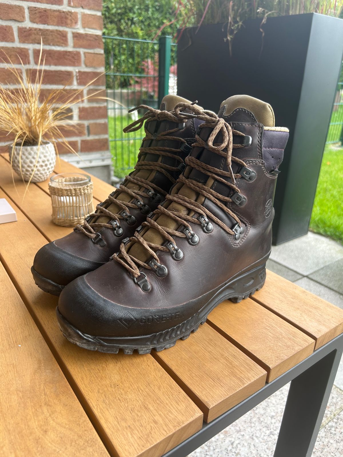 Photo by T_M_98 on October 7, 2024 of the HanWag Alaska XC GTX in Terracare Brown.