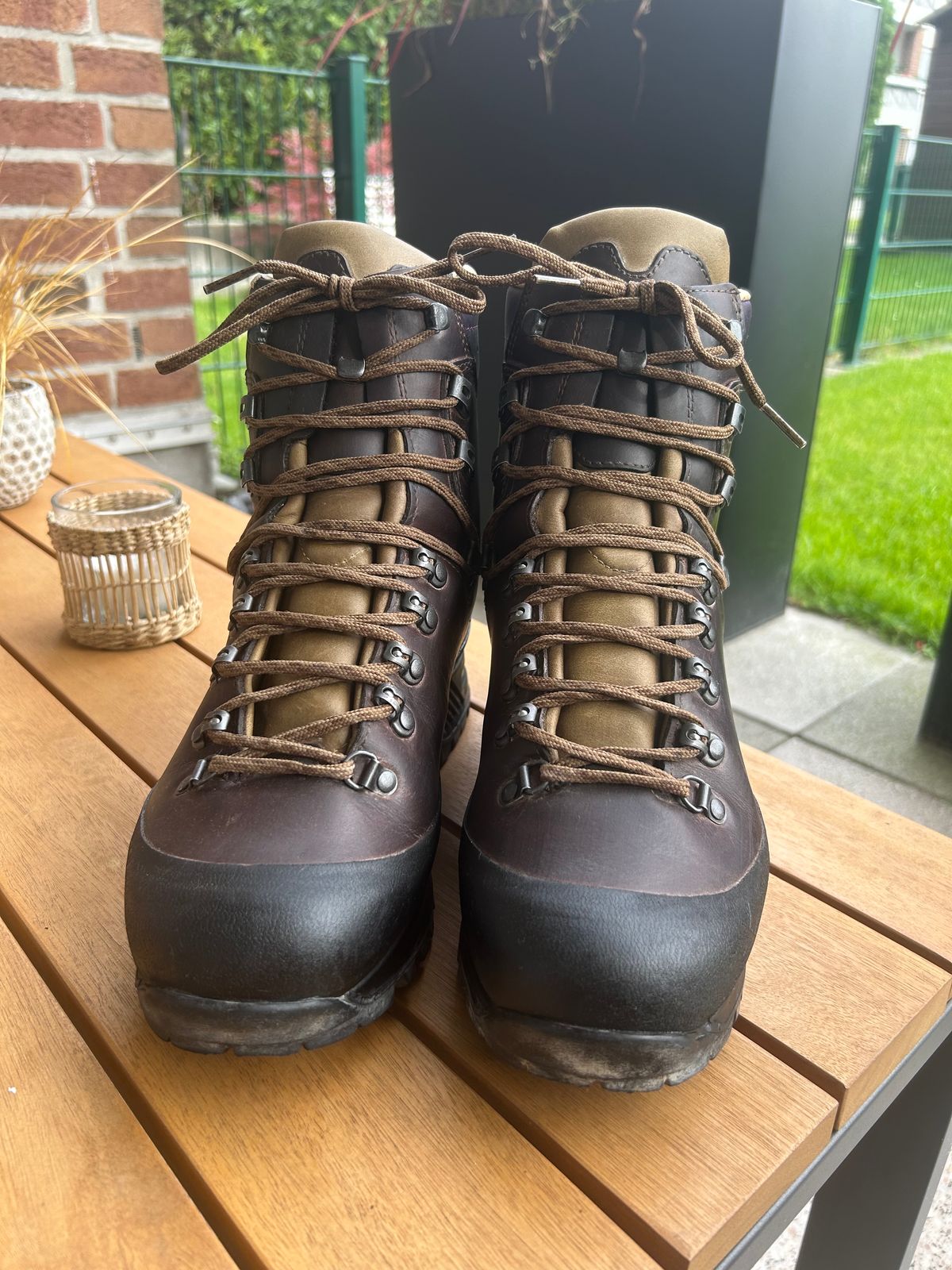 Photo by T_M_98 on October 7, 2024 of the HanWag Alaska XC GTX in Terracare Brown.
