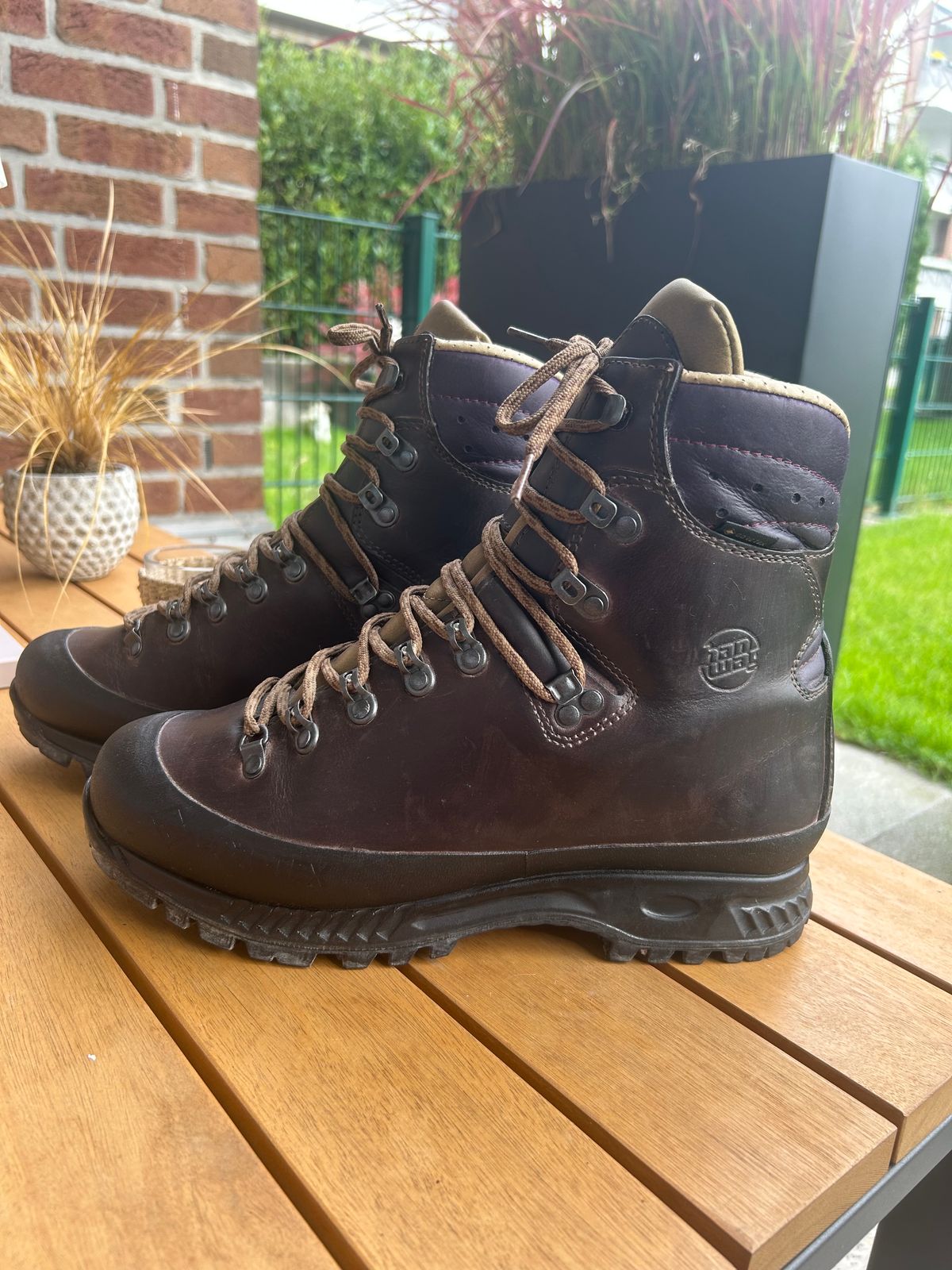 Photo by T_M_98 on October 7, 2024 of the HanWag Alaska XC GTX in Terracare Brown.