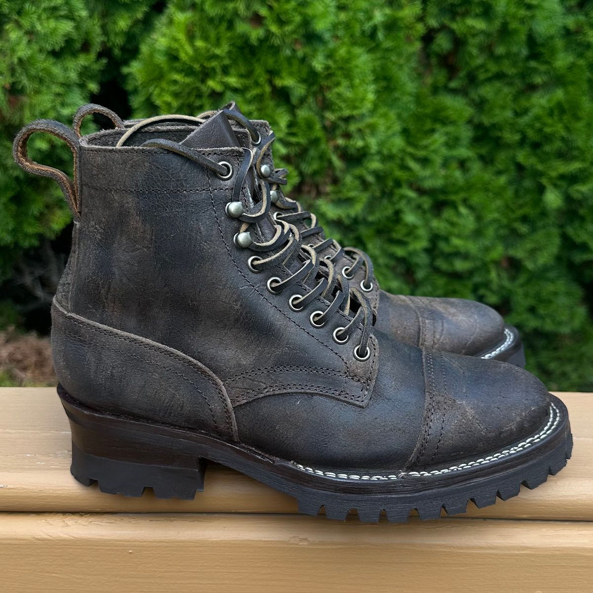 Photo by XanderMilo on October 21, 2024 of the Thursday Boot Company Challenger in C.F. Stead Stone Rambler.