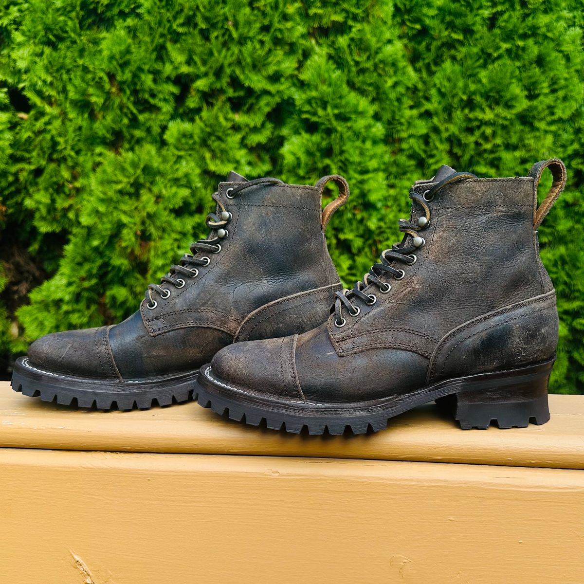 Photo by XanderMilo on October 21, 2024 of the Thursday Boot Company Challenger in C.F. Stead Stone Rambler.