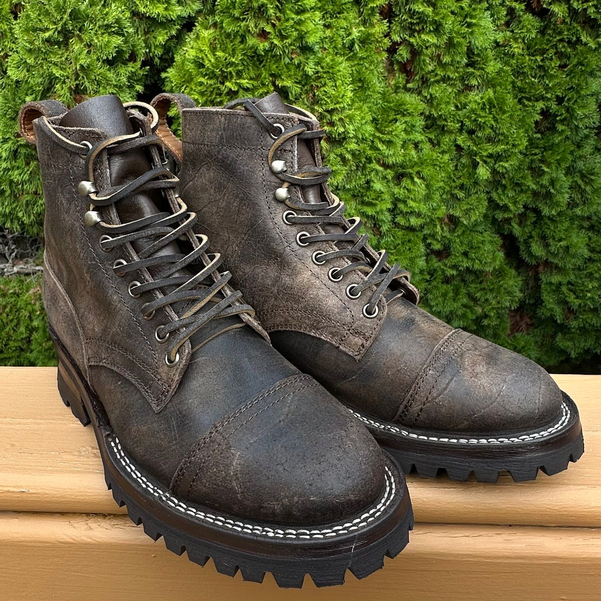 Photo by XanderMilo on October 21, 2024 of the Thursday Boot Company Challenger in C.F. Stead Stone Rambler.