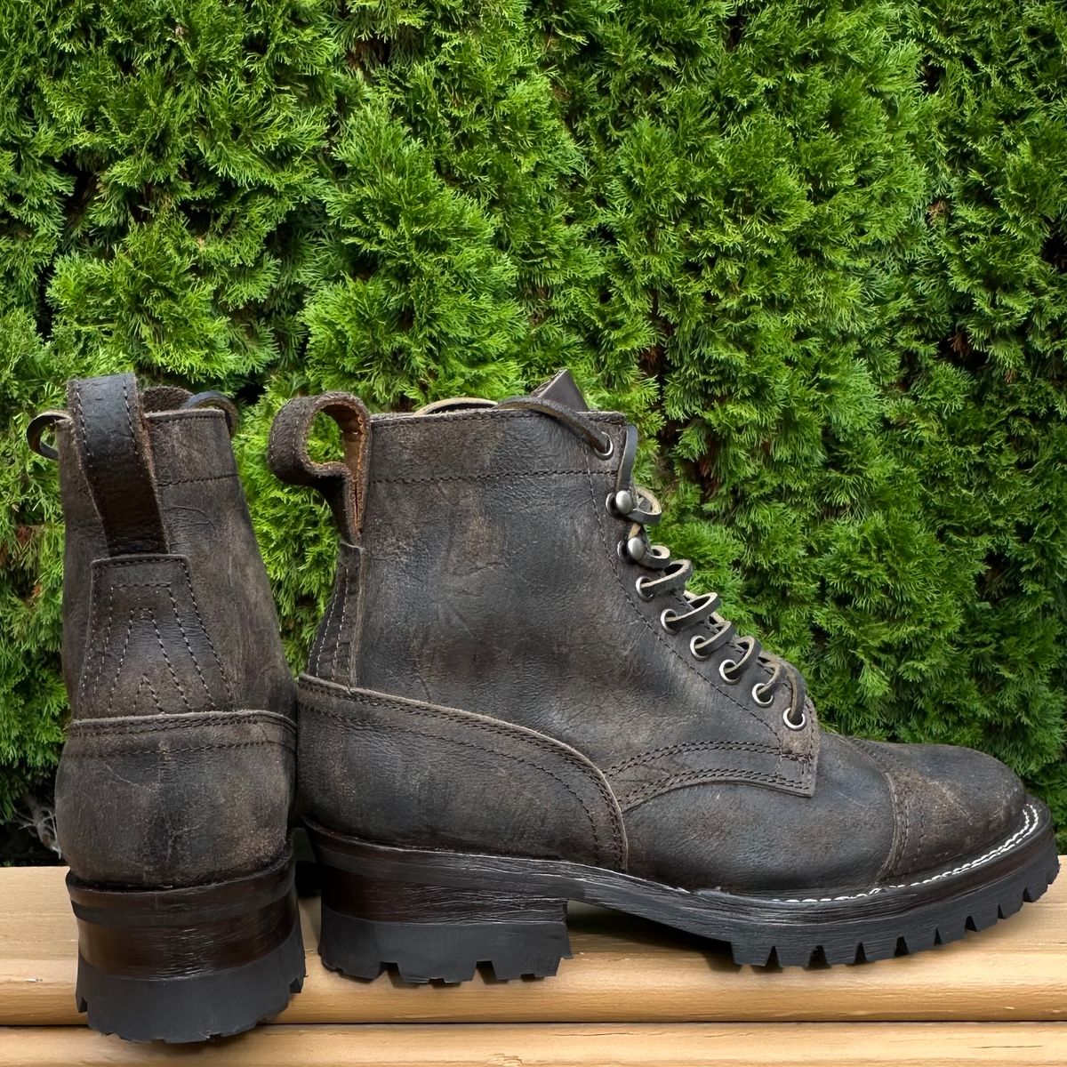 Photo by XanderMilo on October 21, 2024 of the Thursday Boot Company Challenger in C.F. Stead Stone Rambler.