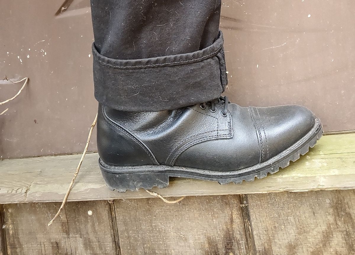 Photo by theklanch on March 14, 2025 of the Thursday Vanguard in Black Waxed Roughout.