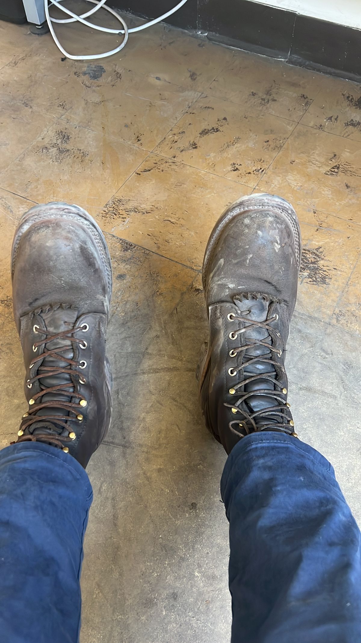 Photo by DDF84 on August 17, 2023 of the Nick’s Boots Builder Pro in Black Rough Out.