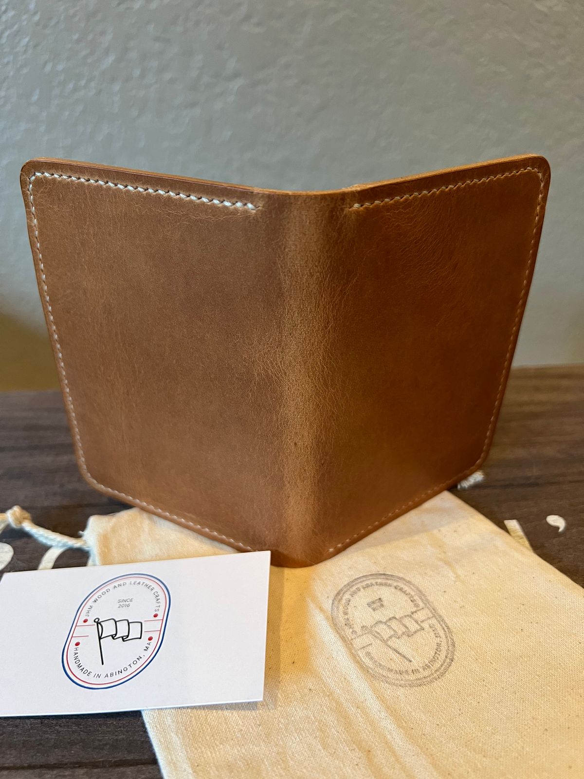 Photo by spiritualized50 on October 1, 2025 of the JHM Wood And Leather Crafts Vertical Wallet in Horween Natural Dublin.