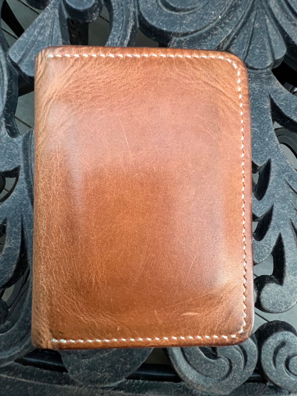 Photo by spiritualized50 on November 3, 2025 of the JHM Wood And Leather Crafts Vertical Wallet in Horween Natural Dublin.