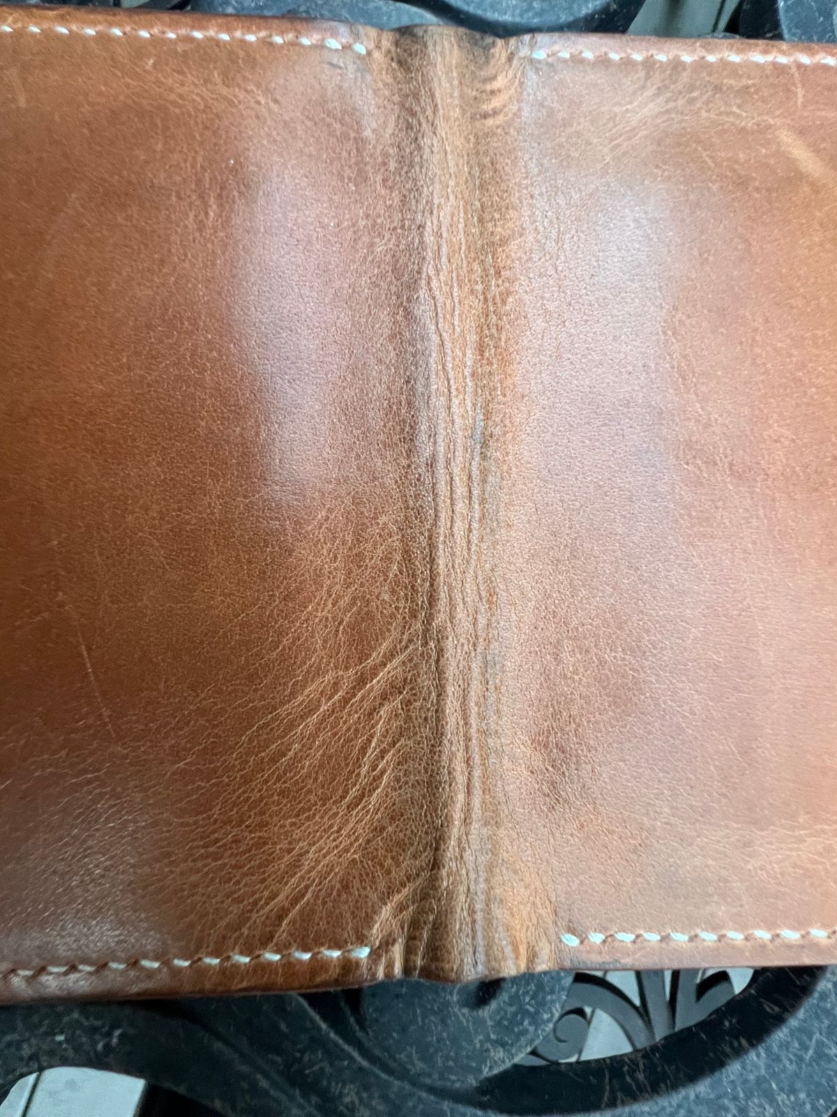 Photo by spiritualized50 on November 3, 2025 of the JHM Wood And Leather Crafts Vertical Wallet in Horween Natural Dublin.