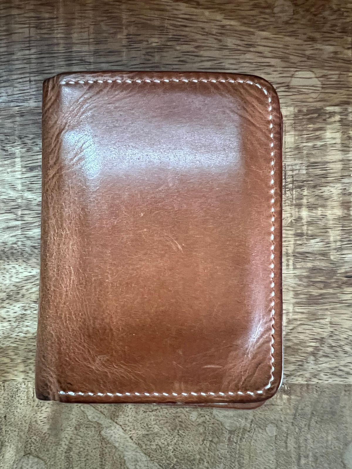Photo by spiritualized50 on December 4, 2025 of the JHM Wood And Leather Crafts Vertical Wallet in Horween Natural Dublin.