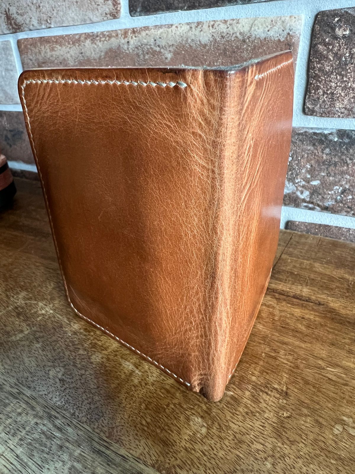 Photo by spiritualized50 on January 3, 2026 of the JHM Wood And Leather Crafts Vertical Wallet in Horween Natural Dublin.
