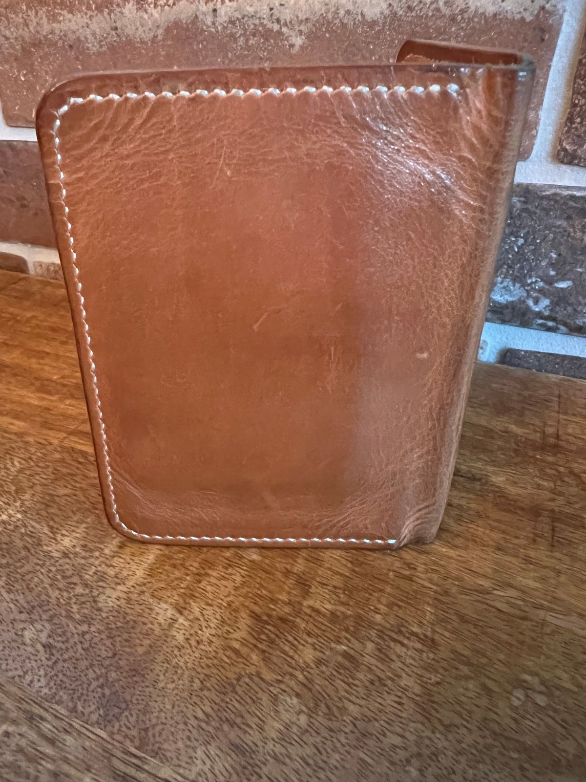 Photo by spiritualized50 on February 5, 2026 of the JHM Wood And Leather Crafts Vertical Wallet in Horween Natural Dublin.