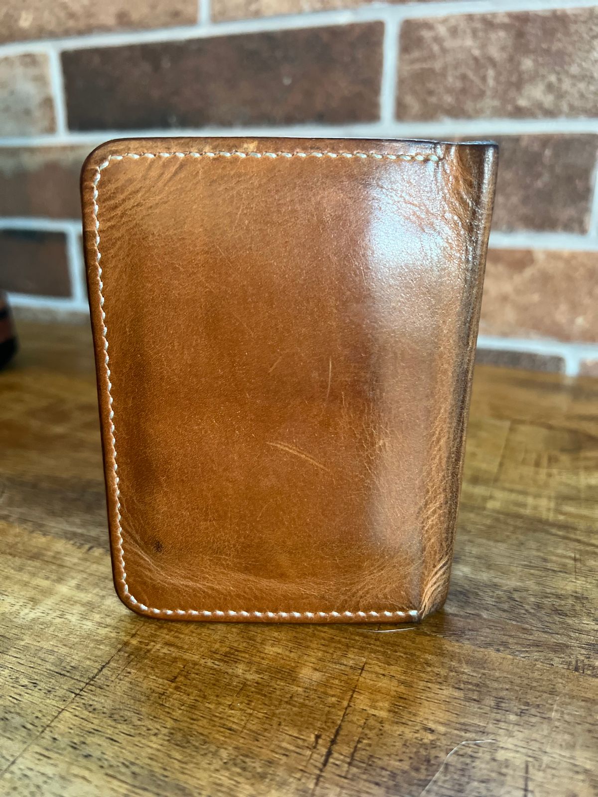 Photo by spiritualized50 on April 5, 2026 of the JHM Wood And Leather Crafts Vertical Wallet in Horween Natural Dublin.
