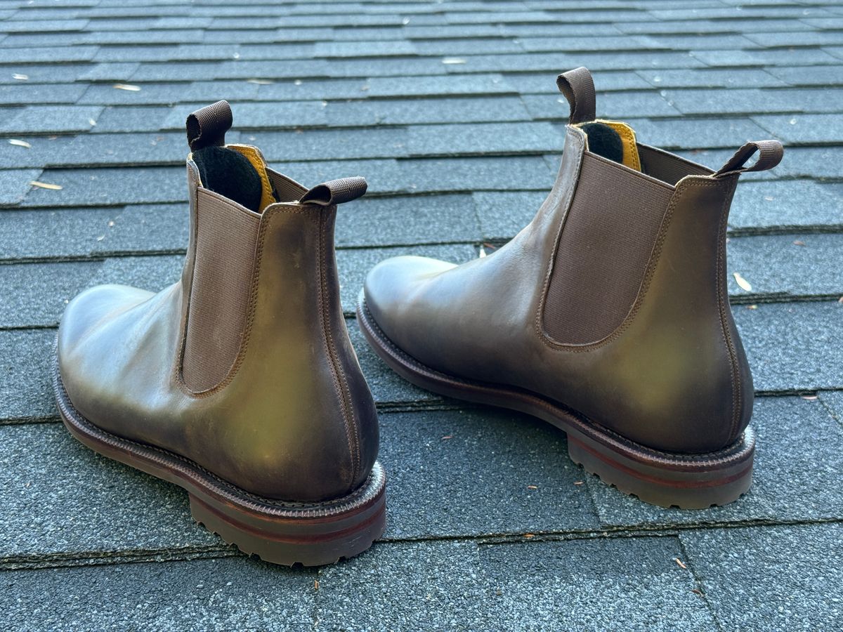 Photo by SYNTHESIZER on September 30, 2025 of the Meermin Wholecut Chelsea Boot in Brown Waxy Calf.