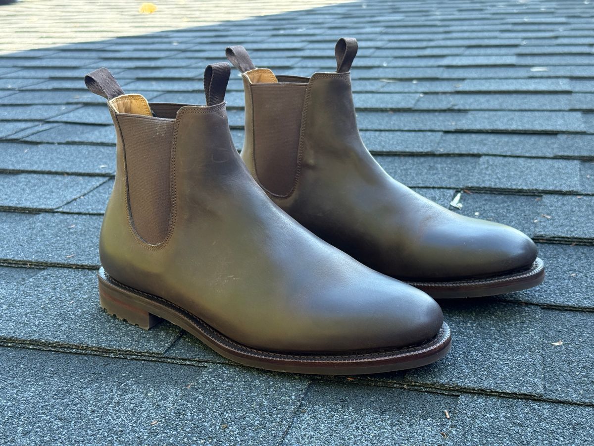 Photo by SYNTHESIZER on September 30, 2025 of the Meermin Wholecut Chelsea Boot in Brown Waxy Calf.