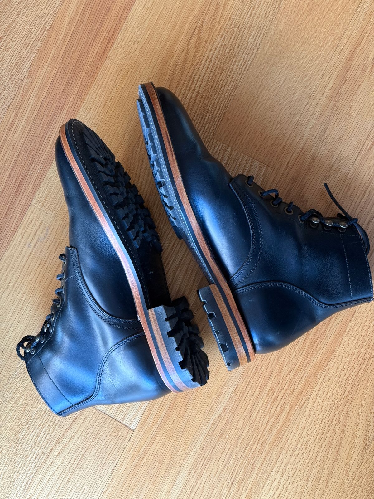 Photo by SYNTHESIZER on January 4, 2025 of the Parkhurst The Allen in Black Veg Tan Teacore.
