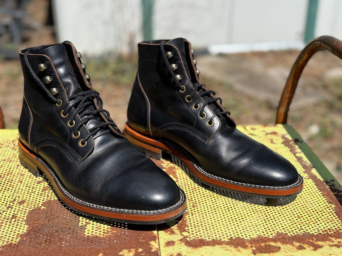 Photo by SYNTHESIZER on April 10, 2025 of the Parkhurst The Allen in Black Veg Tan Teacore.