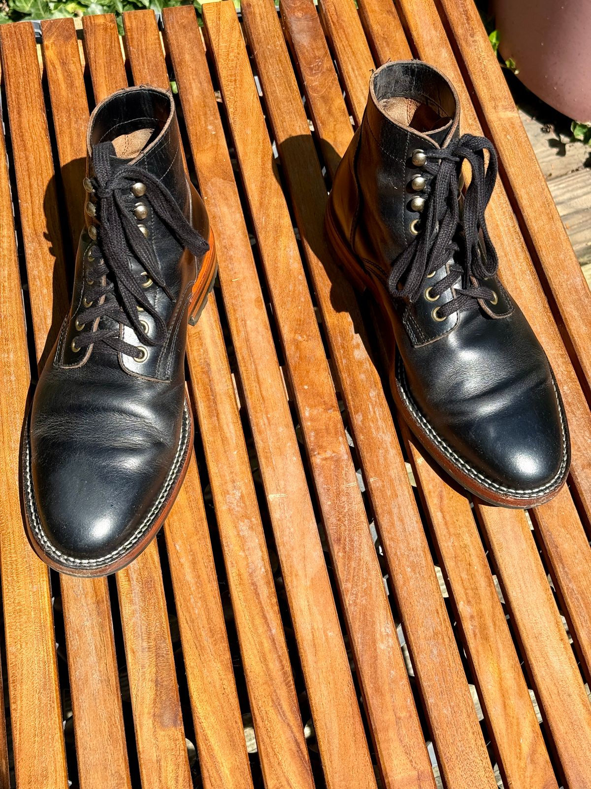 Photo by SYNTHESIZER on September 6, 2025 of the Parkhurst The Allen in Black Veg Tan Teacore.