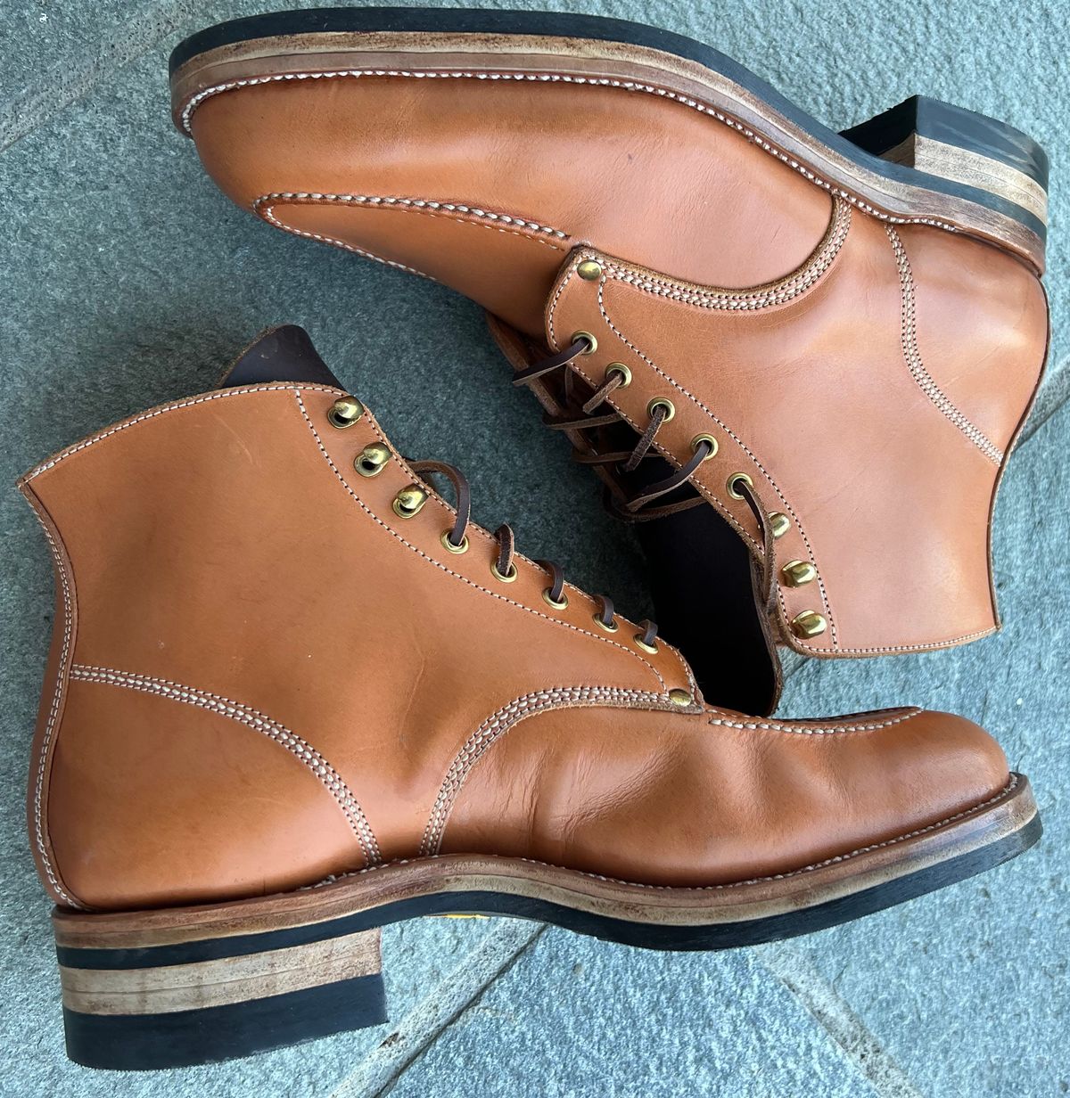 Photo by Lindtveit on November 1, 2024 of the Kristian Lindtveit Custom Model in Granberg Veg Tan.