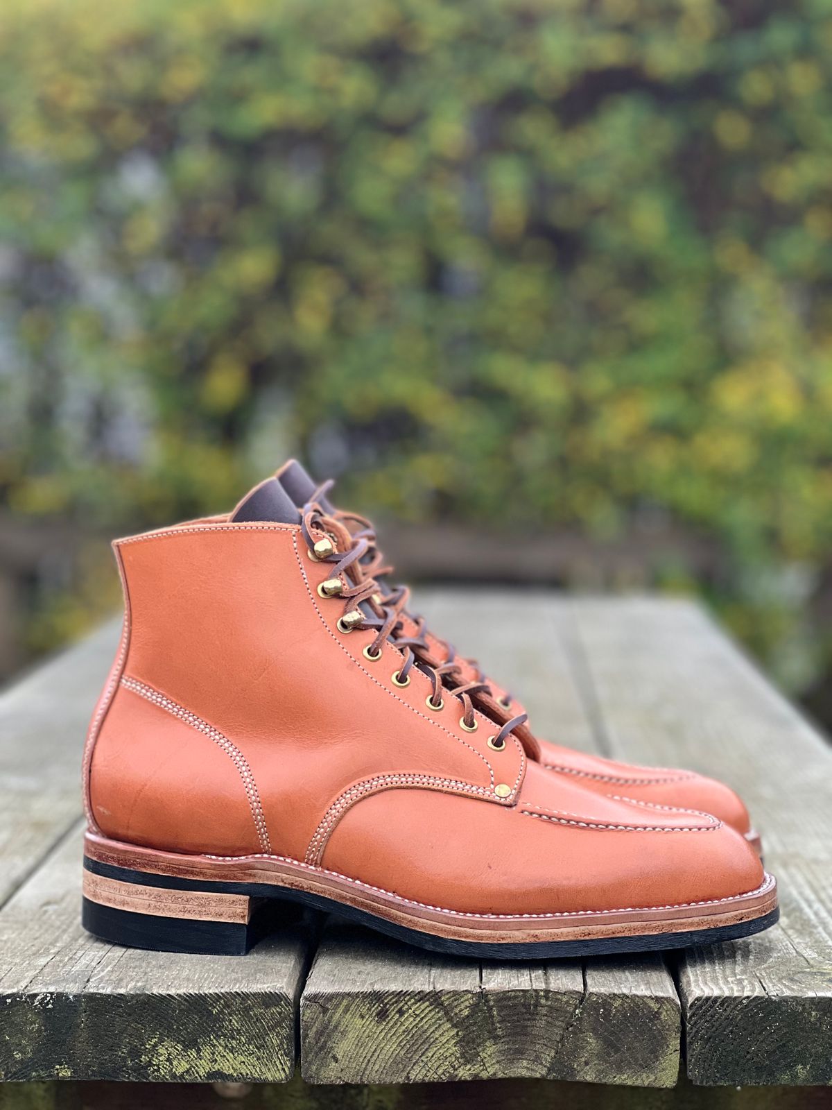 Photo by Lindtveit on November 1, 2024 of the Kristian Lindtveit Custom Model in Granberg Veg Tan.