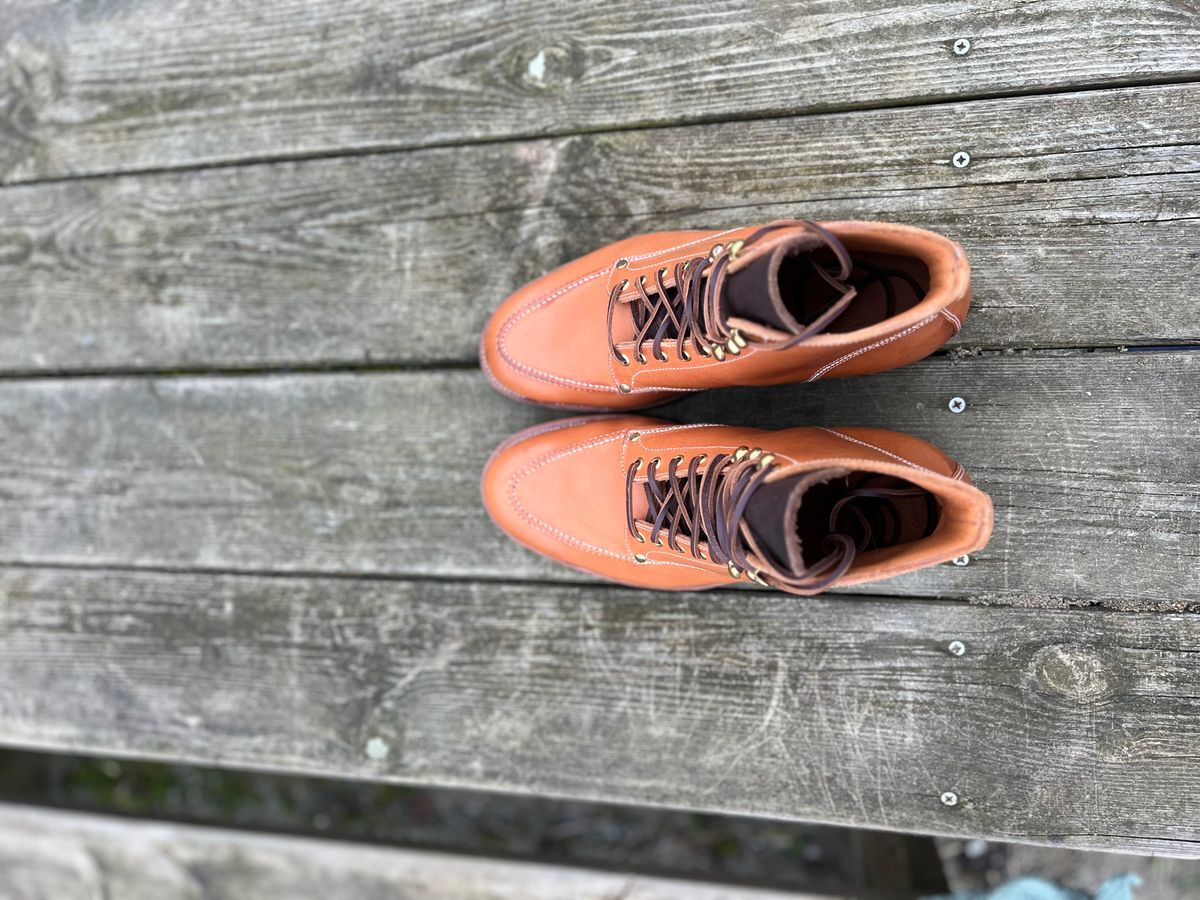 Photo by Lindtveit on November 1, 2024 of the Kristian Lindtveit Custom Model in Granberg Veg Tan.
