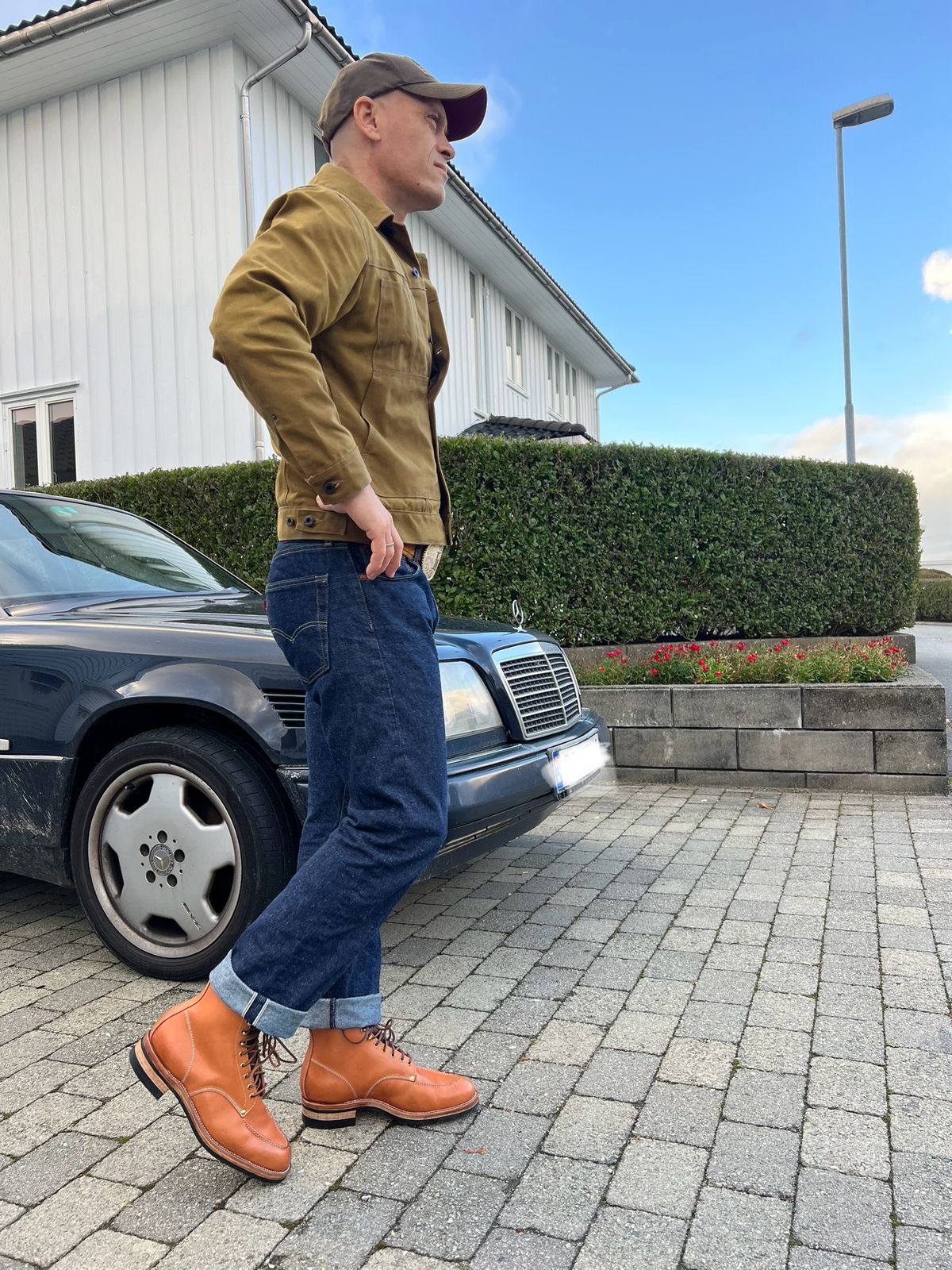 Photo by Lindtveit on November 1, 2024 of the Kristian Lindtveit Custom Model in Granberg Veg Tan.