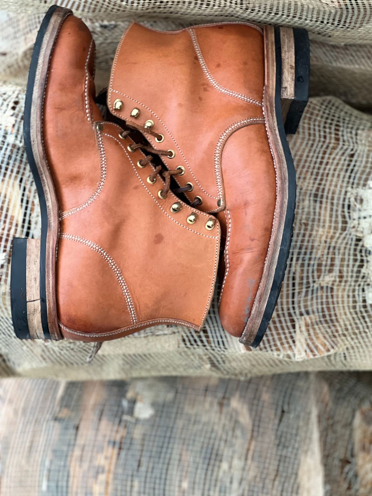 Photo by Lindtveit on December 5, 2024 of the Kristian Lindtveit Custom Model in Granberg Veg Tan.