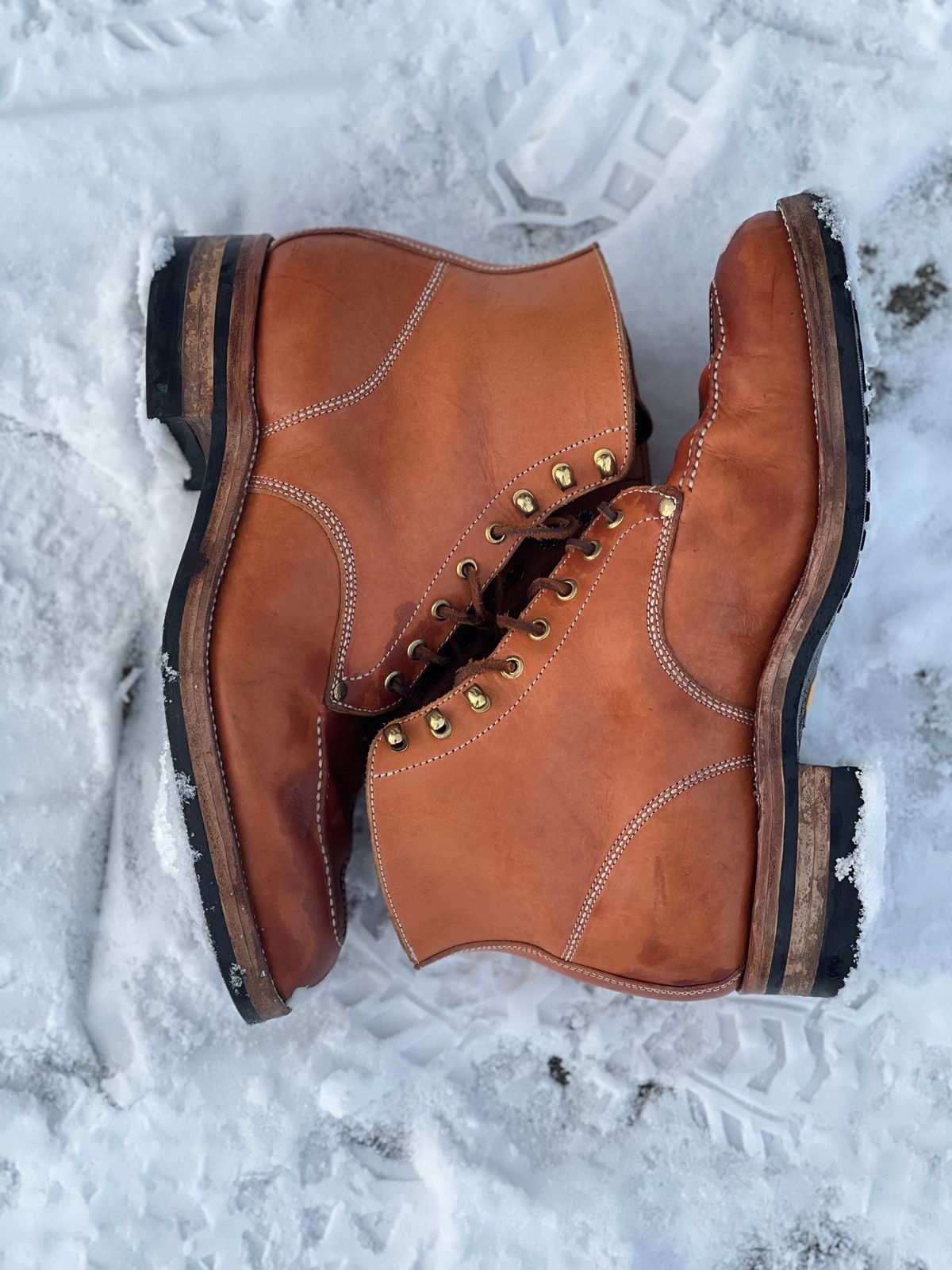 Photo by Lindtveit on January 4, 2025 of the Kristian Lindtveit Custom Model in Granberg Veg Tan.