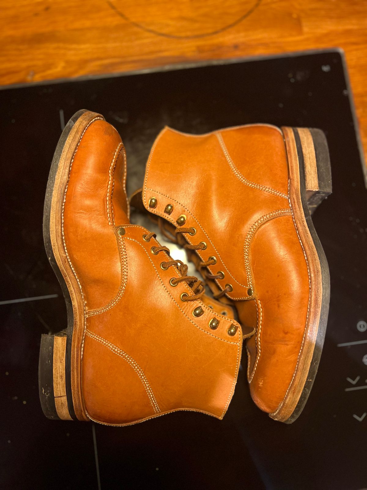 Photo by Lindtveit on February 5, 2025 of the Kristian Lindtveit Custom Model in Granberg Veg Tan.