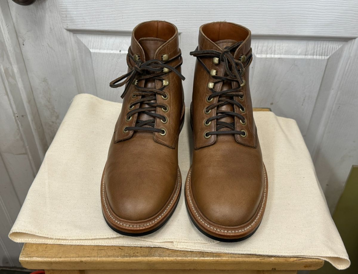 Photo by edwardrknives on November 5, 2024 of the Grant Stone Diesel Boot in Horween Dune Chromexcel.