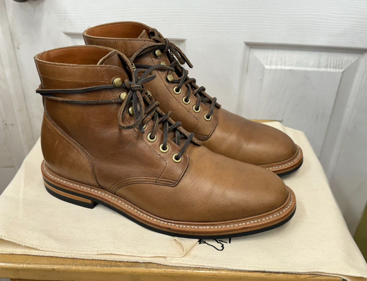 Photo by edwardrknives on November 5, 2024 of the Grant Stone Diesel Boot in Horween Dune Chromexcel.