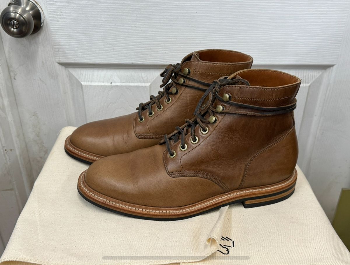 Photo by edwardrknives on November 5, 2024 of the Grant Stone Diesel Boot in Horween Dune Chromexcel.