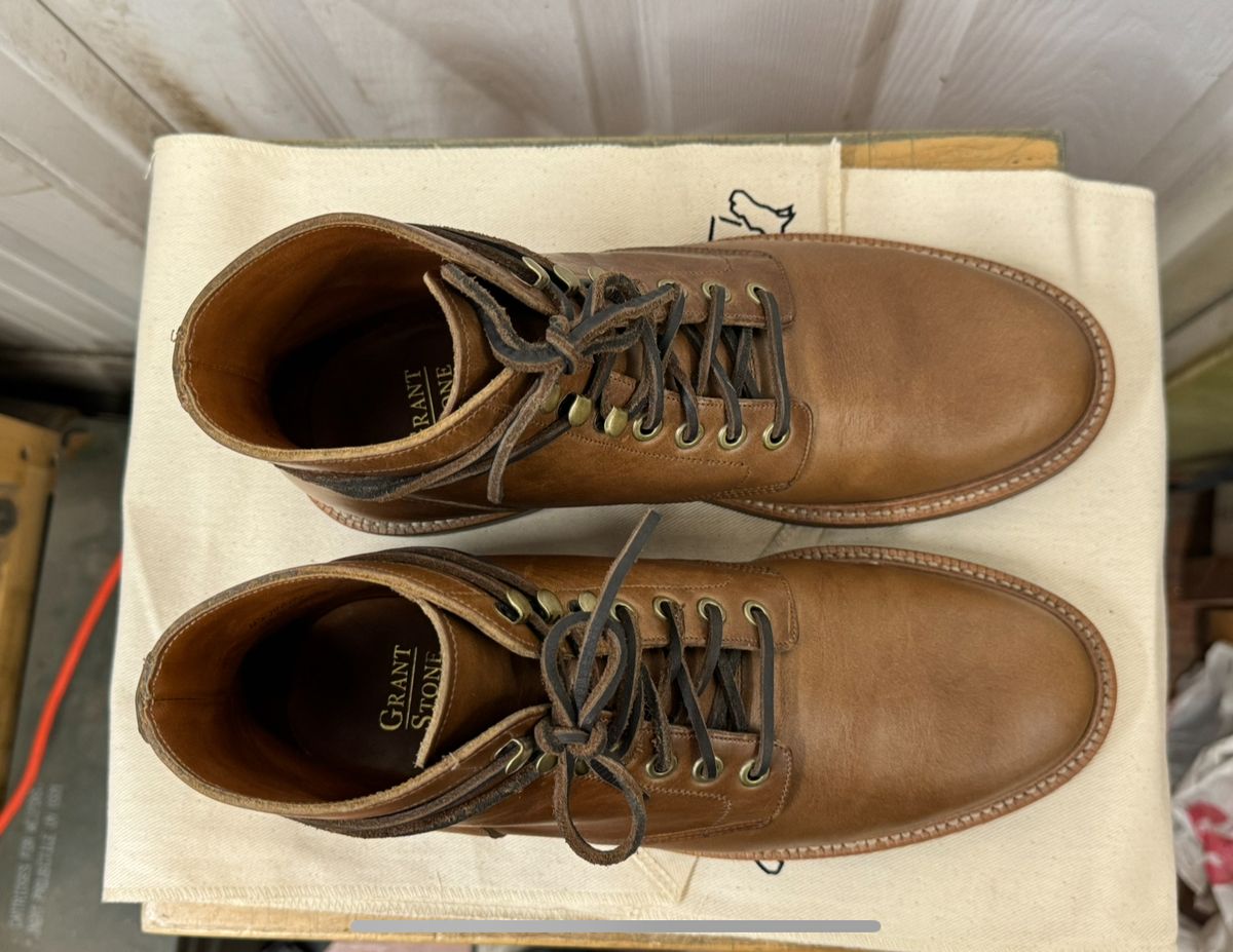Photo by edwardrknives on November 5, 2024 of the Grant Stone Diesel Boot in Horween Dune Chromexcel.