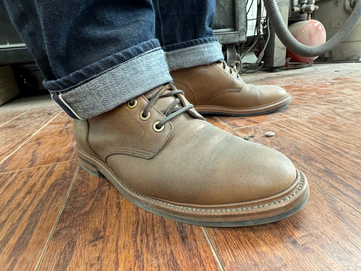 Photo by edwardrknives on December 3, 2024 of the Grant Stone Diesel Boot in Horween Dune Chromexcel.