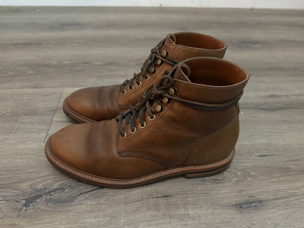 Photo by edwardrknives on December 5, 2024 of the Grant Stone Diesel Boot in Horween Dune Chromexcel.
