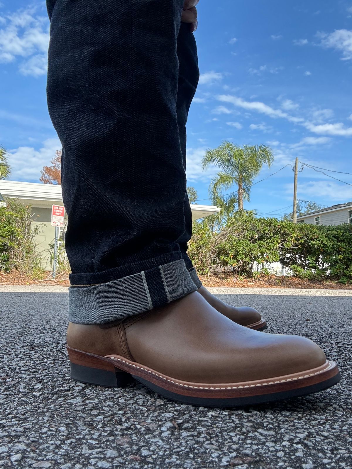 Photo by edwardrknives on December 26, 2024 of the The Flat Head Engineer Boots in Horween Natural Chromexcel.