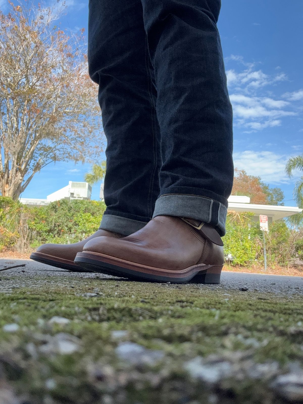 Photo by edwardrknives on December 26, 2024 of the The Flat Head Engineer Boots in Horween Natural Chromexcel.