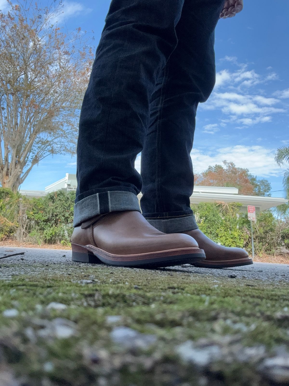 Photo by edwardrknives on December 26, 2024 of the The Flat Head Engineer Boots in Horween Natural Chromexcel.