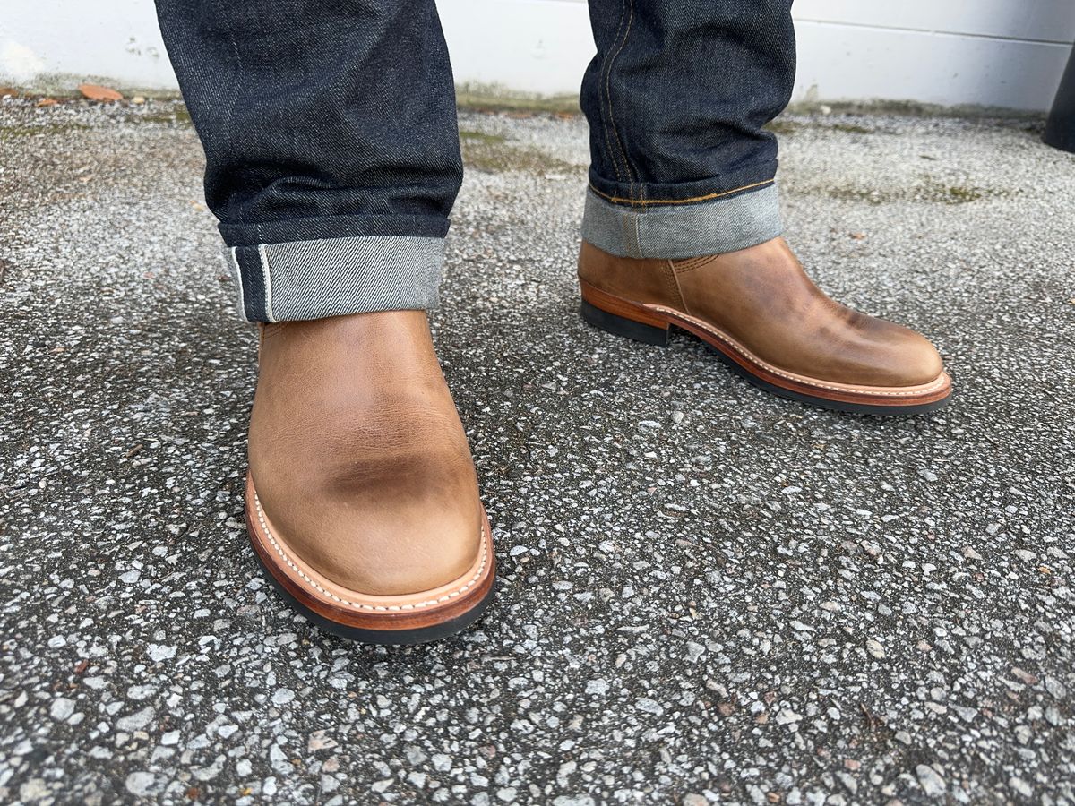 Photo by edwardrknives on December 26, 2024 of the The Flat Head Engineer Boots in Horween Natural Chromexcel.