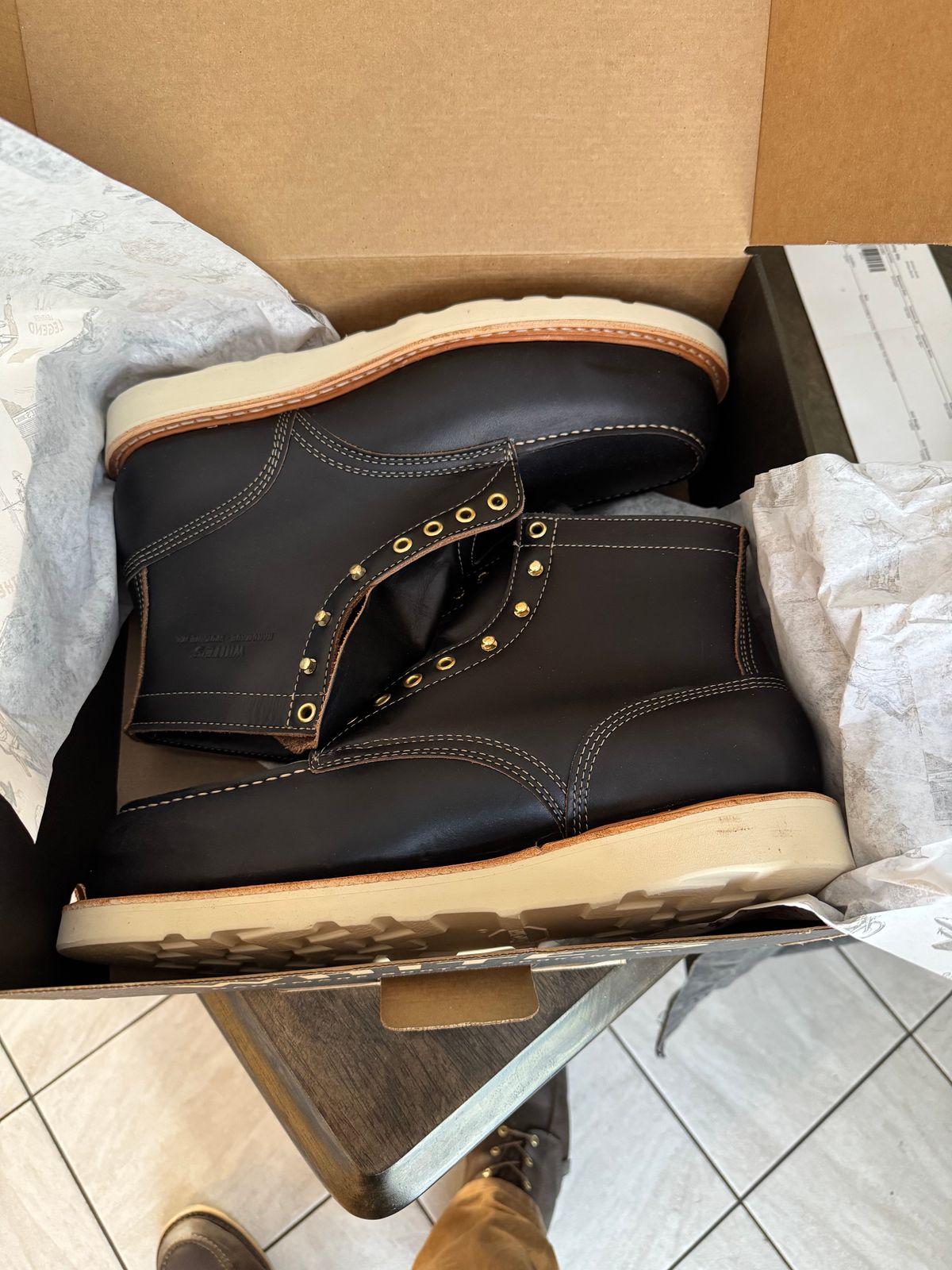 Photo by thwompd on April 11, 2025 of the White's Perry 6" Select in Seidel Black Double Shot.
