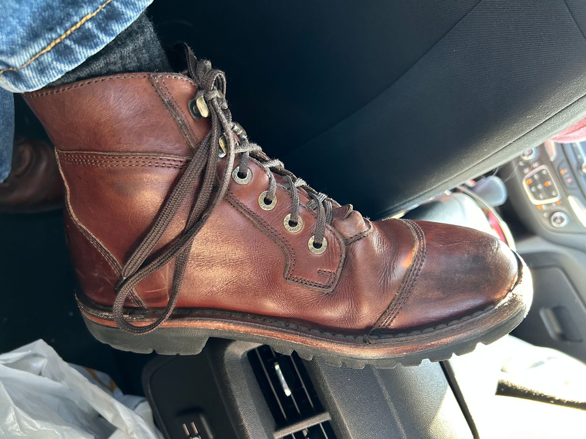Photo by jermnotgerm44 on February 1, 2025 of the Jim Green Numzaan in jim green walnut veg retan.