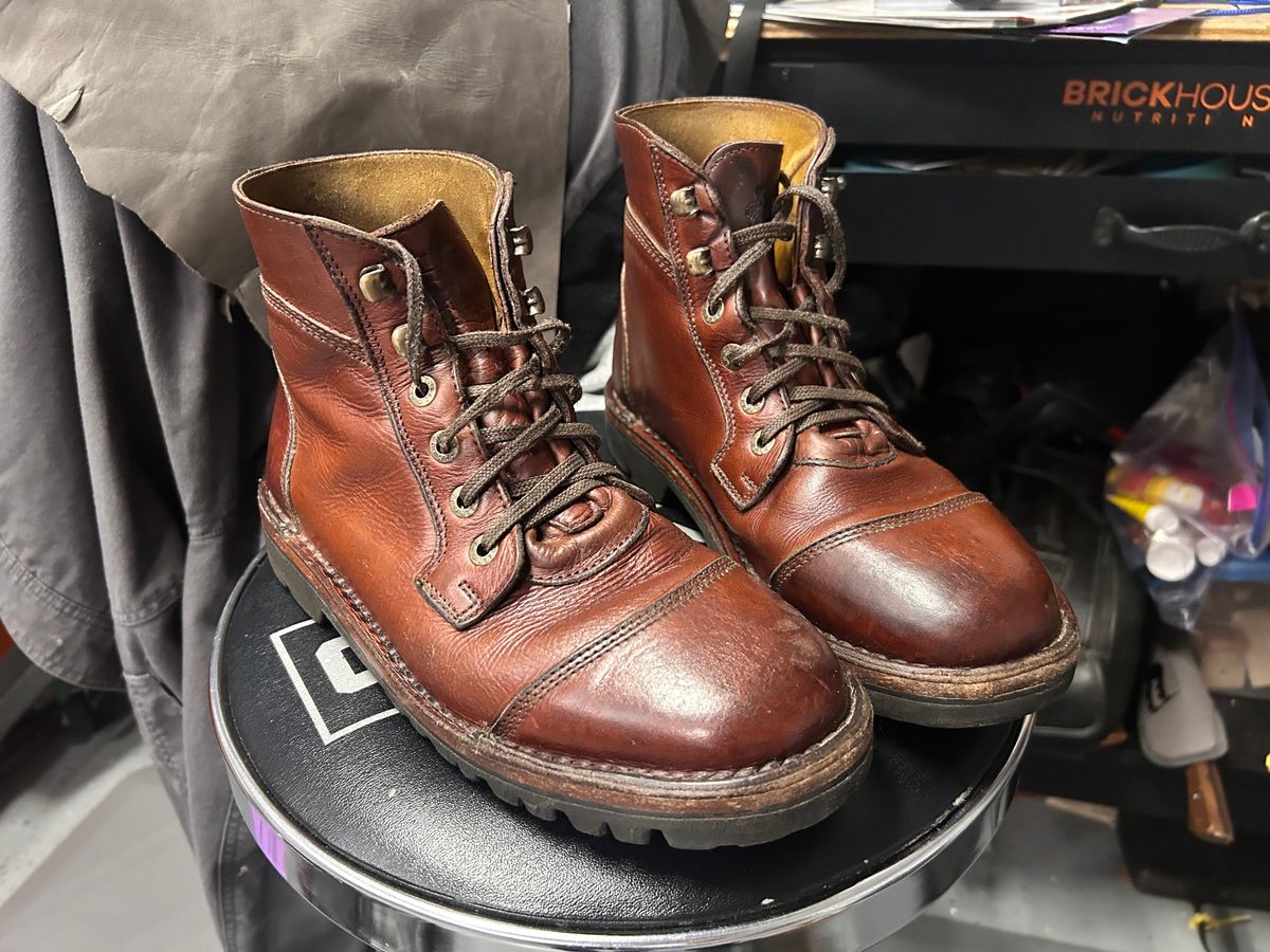 Photo by jermnotgerm44 on March 25, 2025 of the Jim Green Numzaan in jim green walnut veg retan.