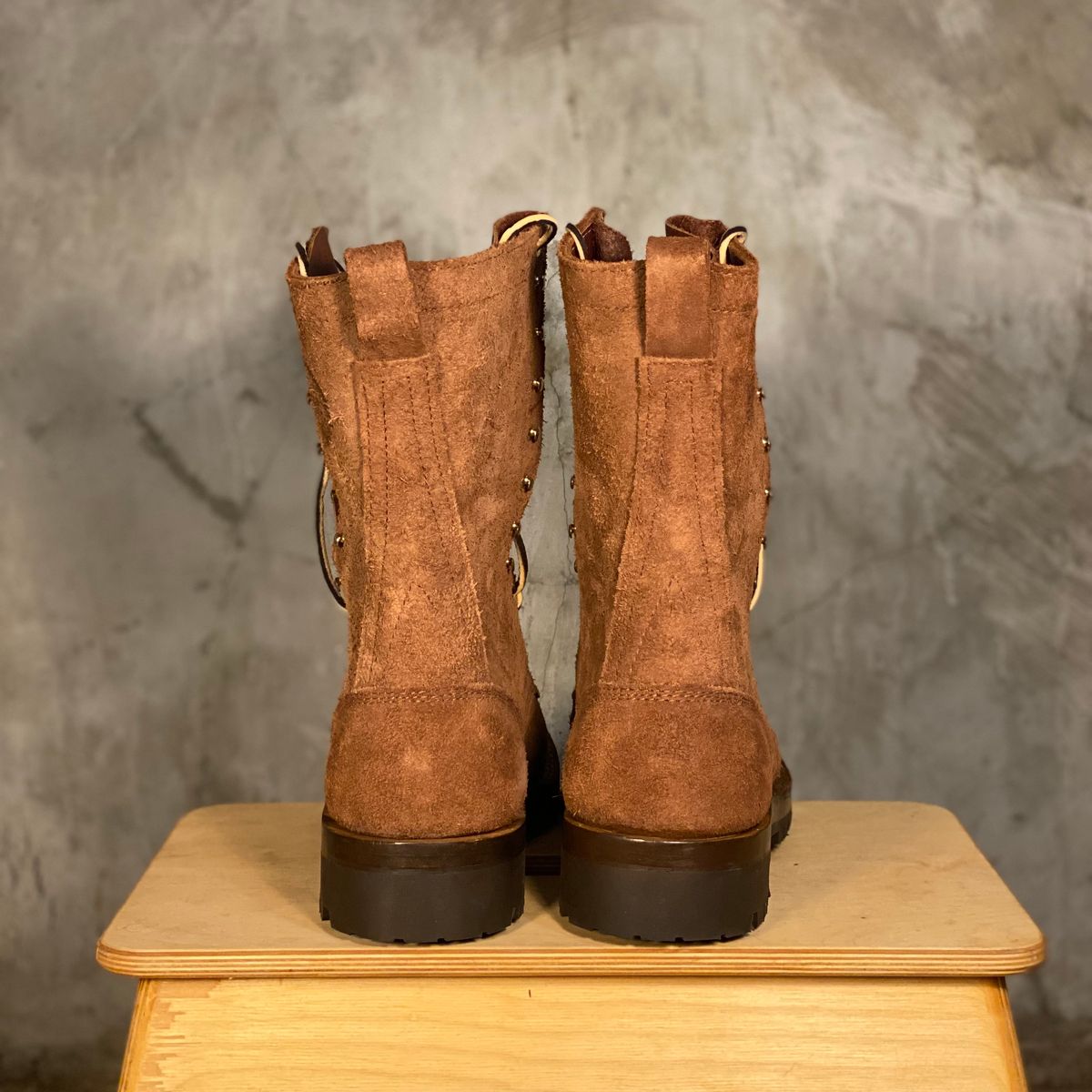 Photo by SerotinousCone on October 2, 2025 of the Frank's Boots Ground Pounder in Seidel Chocolate Oil Tan Roughout.
