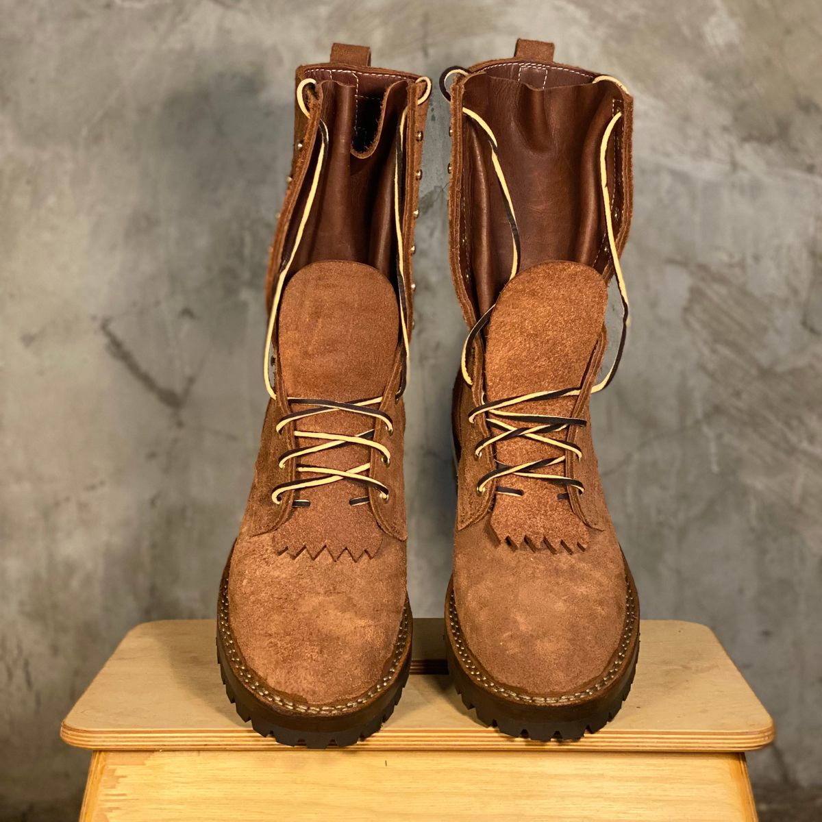 Photo by SerotinousCone on October 2, 2025 of the Frank's Boots Ground Pounder in Seidel Chocolate Oil Tan Roughout.