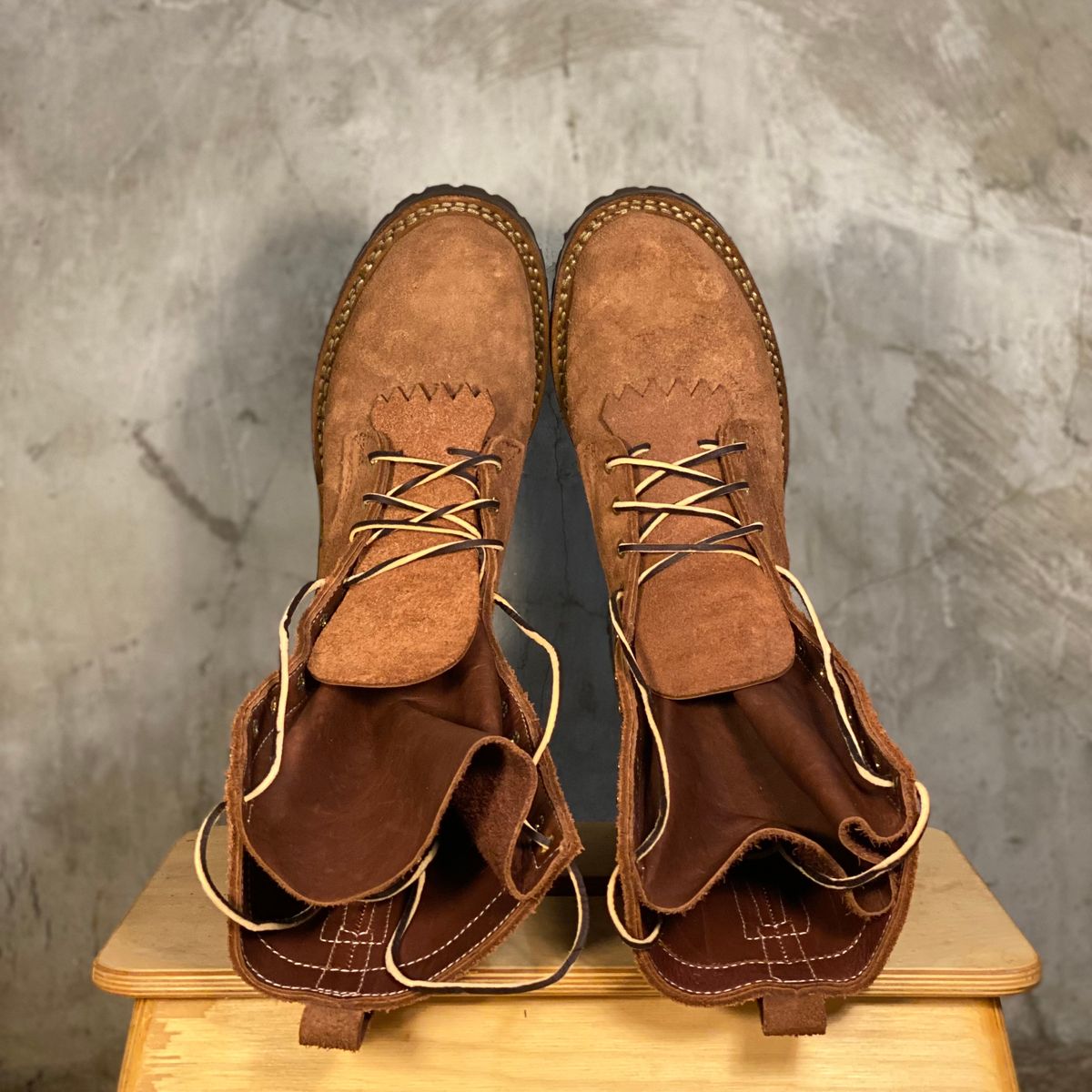 Photo by SerotinousCone on October 2, 2025 of the Frank's Boots Ground Pounder in Seidel Chocolate Oil Tan Roughout.