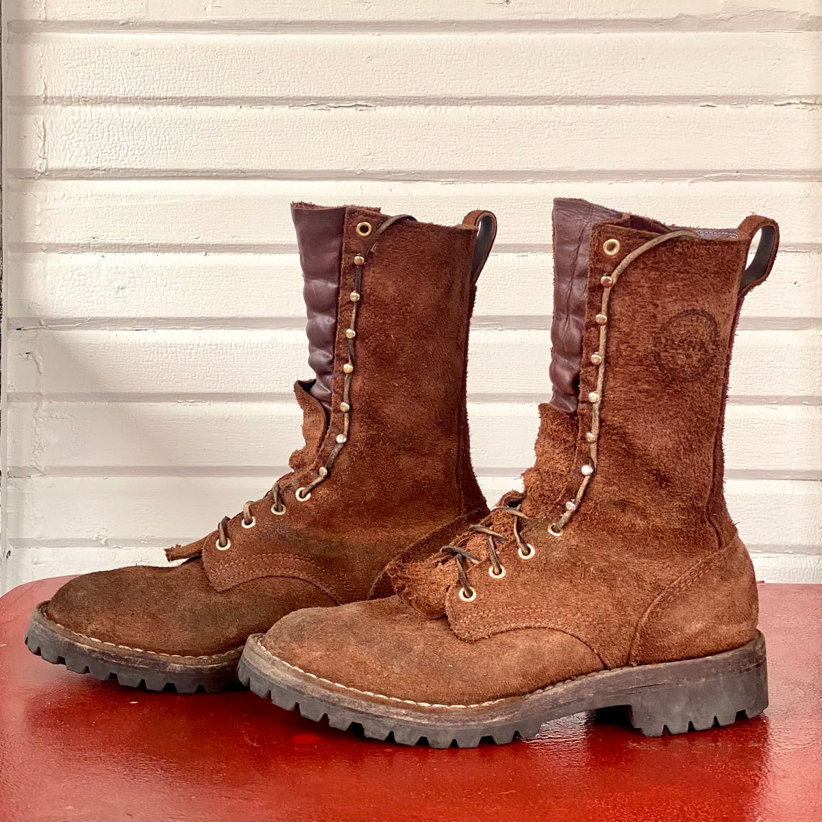 Photo by SerotinousCone on November 4, 2025 of the Frank's Boots Ground Pounder in Seidel Chocolate Oil Tan Roughout.