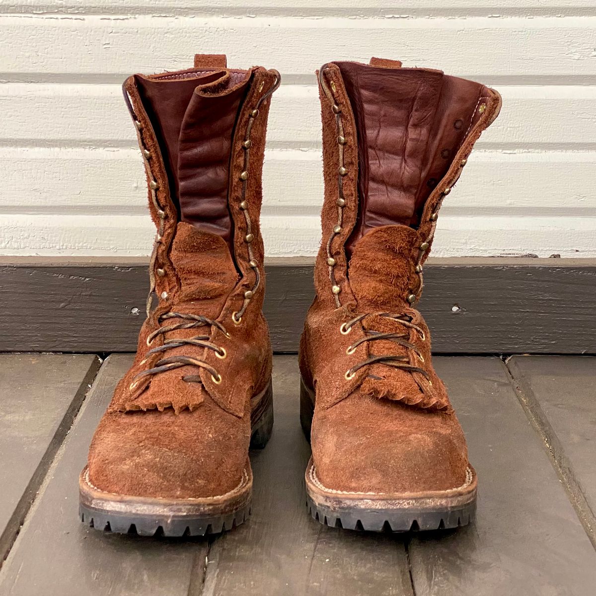 Photo by SerotinousCone on December 5, 2025 of the Frank's Boots Ground Pounder in Seidel Chocolate Oil Tan Roughout.