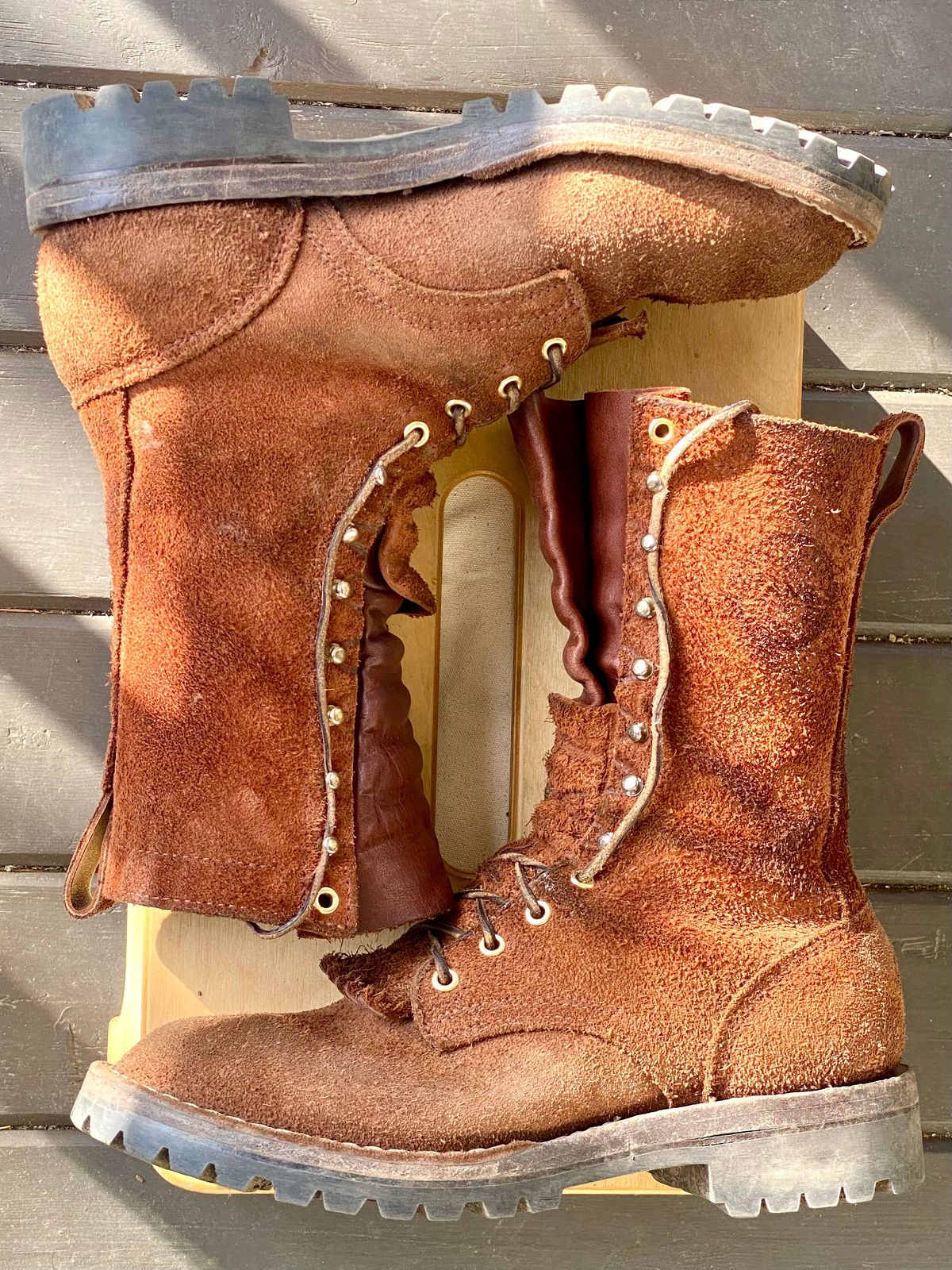 Photo by SerotinousCone on February 5, 2026 of the Frank's Boots Ground Pounder in Seidel Chocolate Oil Tan Roughout.